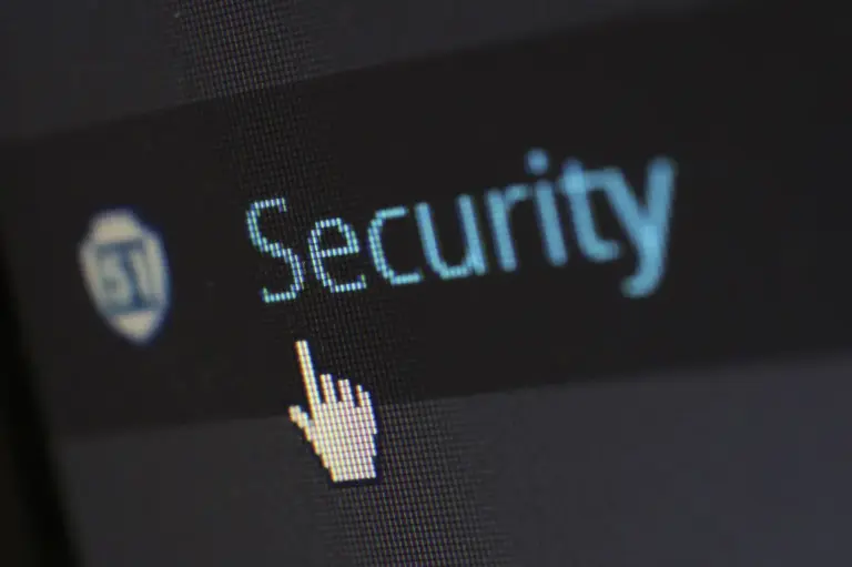 Bildschirm mit dem Schriftzug Security und Mauszeiger